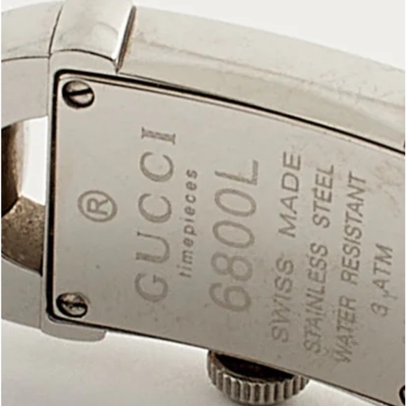 Gucci black  Leather Bangle Watch - women - Picture 2 of 5